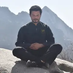 Luis De Florio practising Meditation
